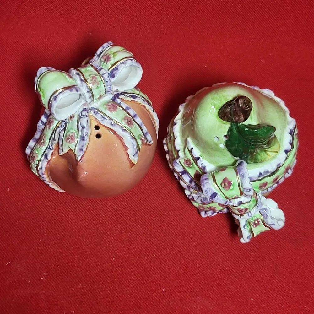 Ceramic Salt and Pepper Shakers Set Fruit Pear Peach Wrapped in Bow Floral Ribbo